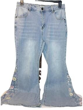 Easel Floral Bell Bottom Washed Denim Pants Women’s Size L NWT